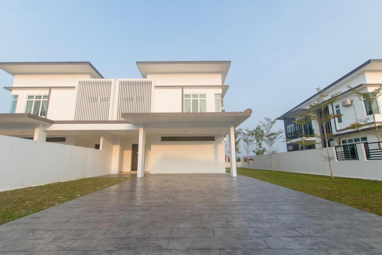 Villa Official @ Arcadia